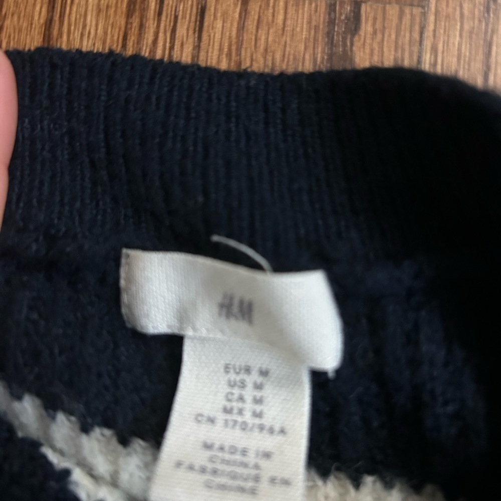 H&M Sweater - Picture 3 of 3